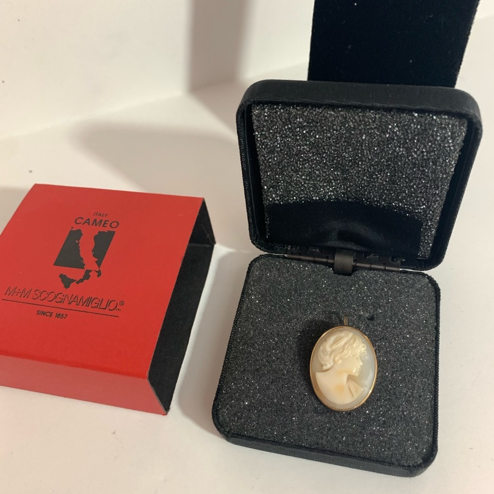 M M Scognamiglio Italian Cameo Pendant Brooch with Box